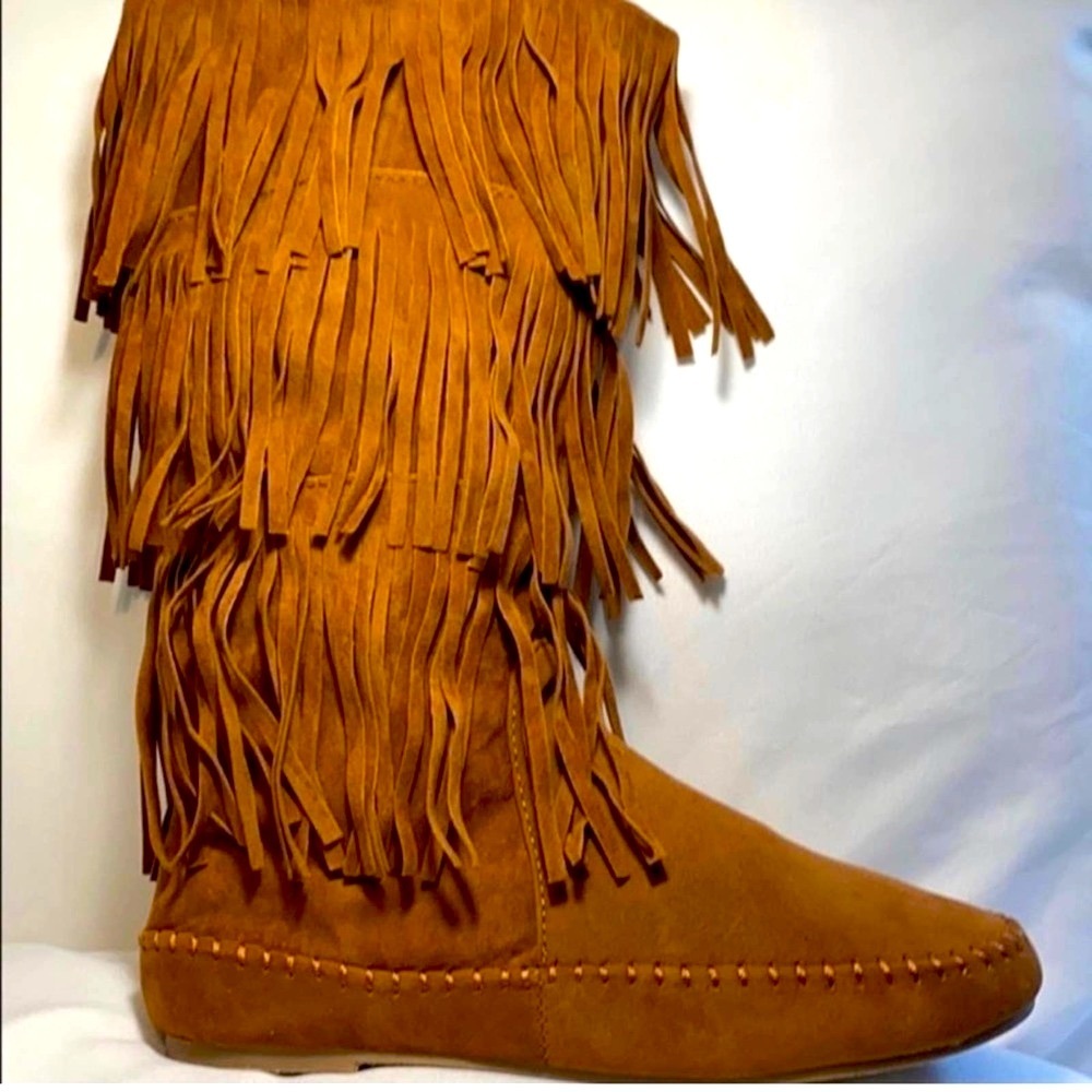 Tan Fringe Knee High Moccasins Boots Size 7 Indian inspired man made boots